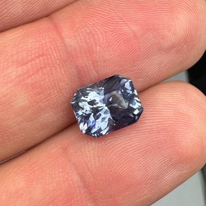Naturlig safir, ouppvärmd 4,7 karat indigo precisionsslipad. bild 13