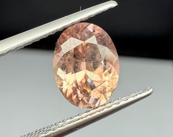 Dragon Garnet. Color change. 2.1ct