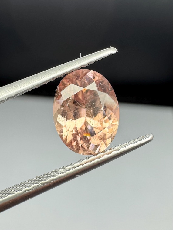Dragon Garnet. Color change. 2.1ct
