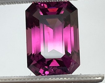 3.86ct purple Garnet from Mozambique. 9.97x7.1mm calibrated size.
