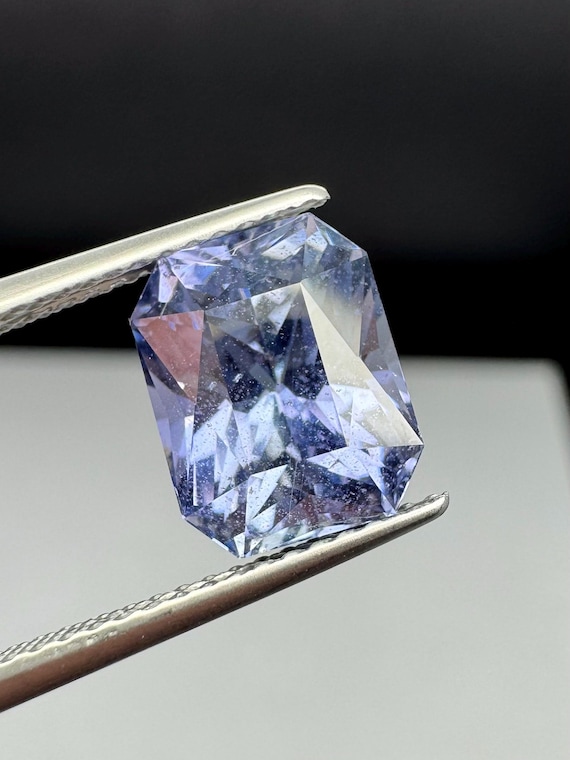Natural Sapphire, unheated 4.7ct indigo precision cut.