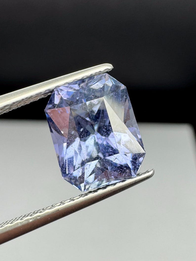 Naturlig safir, ouppvärmd 4,7 karat indigo precisionsslipad. bild 1