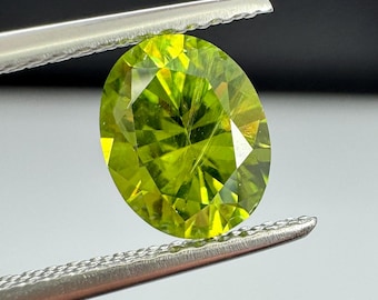 Demantoid Garnet oval. Russian. 1.32ct
