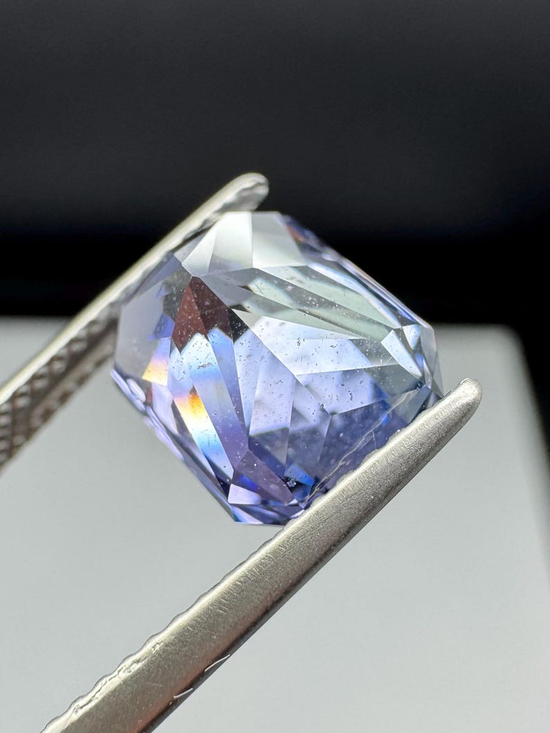 Naturlig safir, ouppvärmd 4,7 karat indigo precisionsslipad. bild 9