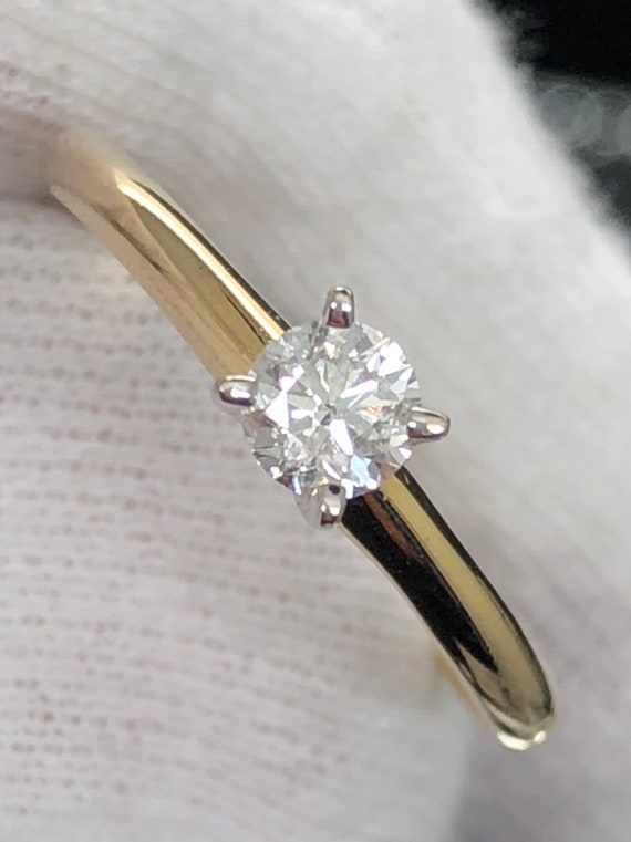 Tiffany style, Classy Natural diamond solitaire in 14k. All four Cs checked!