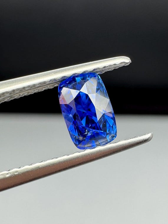 Natural Sapphire, 1.05ct unheated radiant cut