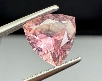 Pink sapphire trillion. 1.52ct