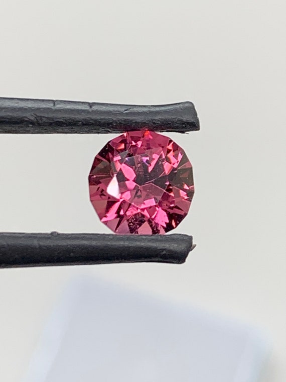 Great color round Garnet. 1.45ct