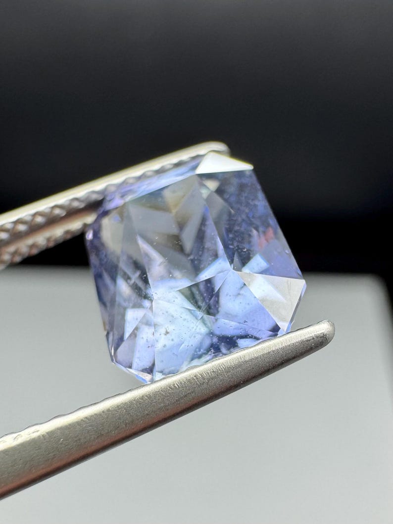 Naturlig safir, ouppvärmd 4,7 karat indigo precisionsslipad. bild 19