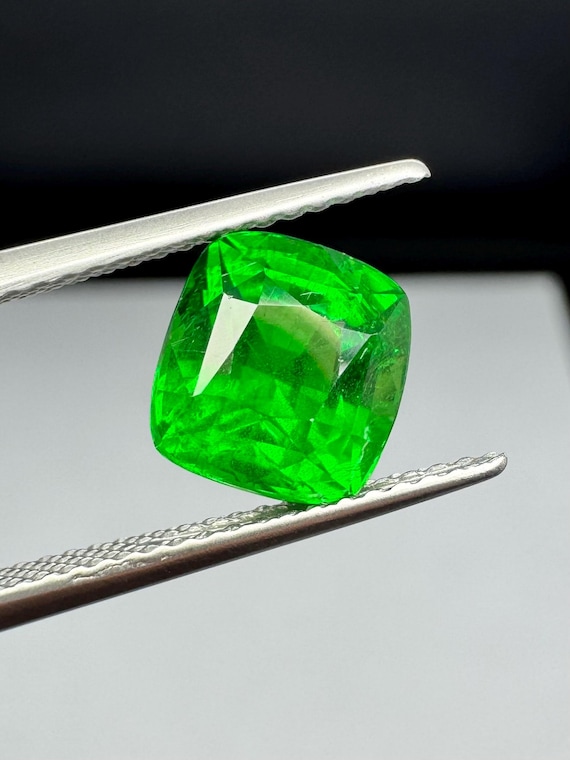 Tsavorite Garnet, 3.1ct cushion cut!