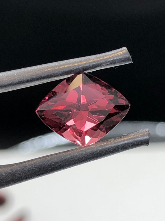 Natural Tanzanian Garnet. 2.83ct Umbalite