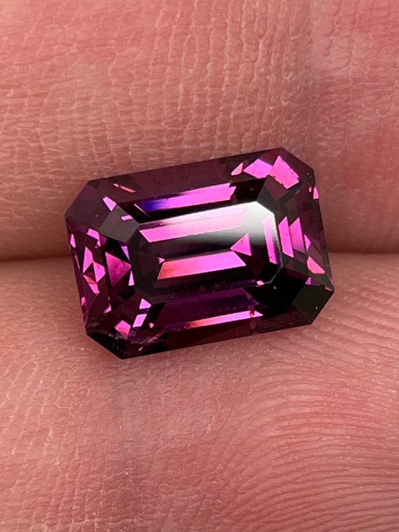 3.86ct purple Garnet from Mozambique. 9.97x7.1mm calibrated size.