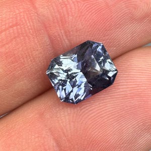 Naturlig safir, ouppvärmd 4,7 karat indigo precisionsslipad. bild 11