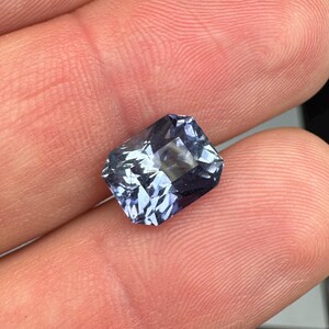 Naturlig safir, ouppvärmd 4,7 karat indigo precisionsslipad. bild 15