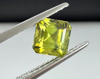 Demantoid Garnet asscher cut. 1.10ct
