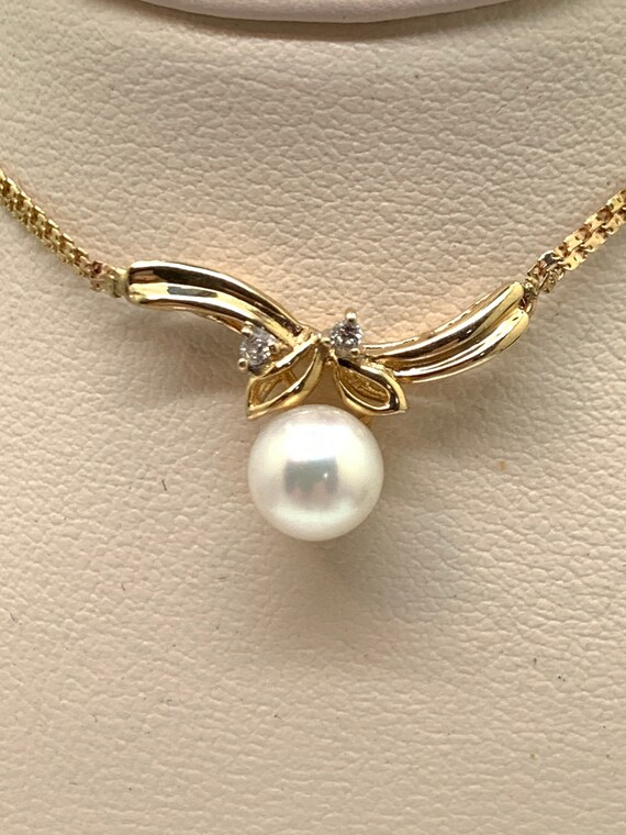 Cultured Pearl in 14k gold. Natural diamond accents. 18 inch chain.