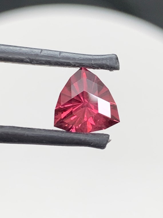 Precision trillion cut Garnet. 1.64ct Rhodolite umbalite Garnet.