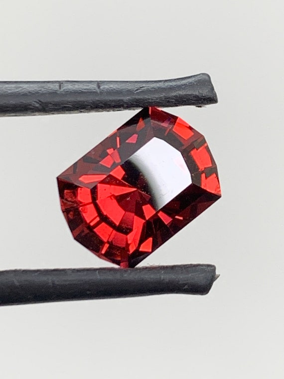 Big red Garnet. 3.2ct Precision cut gem. Unique color and cut.