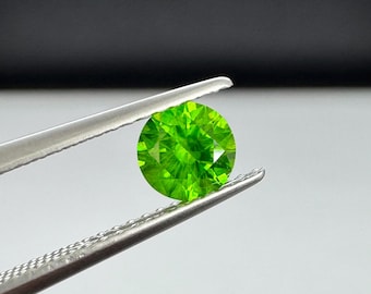 Top gem Russian Demantoid Garnet. 5.2mm horsetail inclusions.