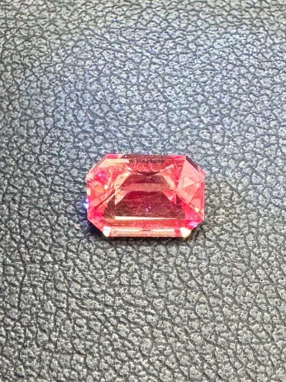 Dragon Garnet. 1.55ct color change gem.