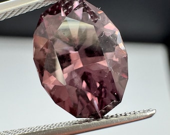 Color change Garnet that blows away Alexandrite. 4.46ct