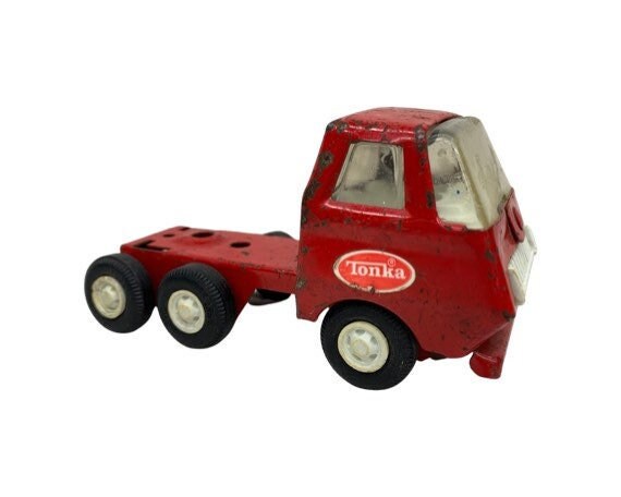 Vintage red hotsell tonka truck