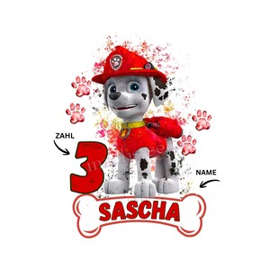 Könnte beinhalten: Grafik mit einem Cartoon-Dalmatiner-Hund in roter Feuerwehruniform und -hut. Die Zahl 3 ist rot, und der Name "SASCHA" befindet sich in einem knochenförmigen Rahmen. Pfotenabdrücke und bunte Farbspritzer im Hintergrund.