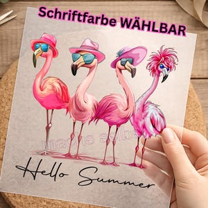 Könnte beinhalten: Ein Set aus drei Keramikbechern mit gesprenkelter, matter Oberfläche. Die Becher sind in Creme-, Hellgrau- und Dunkelgrautönen gehalten. Jeder Becher hat ein schlichtes, minimalistisches Design, ideal für Kaffee oder Tee.