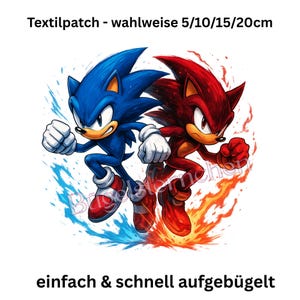 Könnte beinhalten: Ein Textilpatch mit einem blauen und einem roten Igel in dynamischer Laufpose, umgeben von blauen und roten Energieeffekten. Der Text lautet: Textilpatch - wahlweise 5/10/15/20cm und einfach & schnell aufgebügelt.