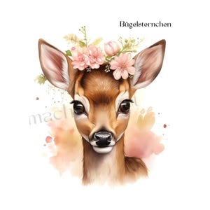 Könnte beinhalten: Aquarell-Illustration eines Rehkitzes mit Blumenkranz. Das Rehkitz ist braun mit großen Augen und einer schwarzen Nase. Der Text "Bügelsternchen" steht oben. Weiche rosa und pfirsichfarbene Aquarellwaschungen befinden sich im Hintergrund.