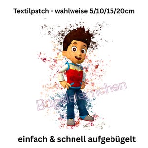 Könnte beinhalten: Ein farbenfroher Aufnäher mit einer Cartoonfigur in roter Weste und blauer Hose. Der Aufnäher trägt die Aufschrift "Textilpatch - wahlweise 5/10/15/20cm" und "einfach & schnell aufgebügelt".