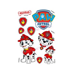 Könnte beinhalten: Eine Sammlung von Paw Patrol Marshall Aufklebern mit der Figur in verschiedenen Posen, dem Paw Patrol Logo und mehreren feuer-thematisierten Schild-Emblemen, inklusive Maßangaben wie ca. 5 cm, 7 cm, 8 cm, 9 cm und 11 cm auf dem Bogen.