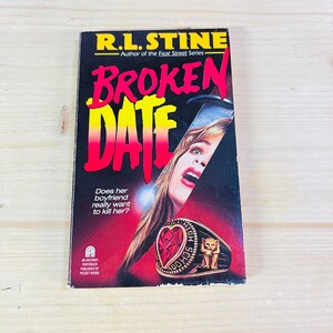 Broken Date di RL Stine Libro tascabile