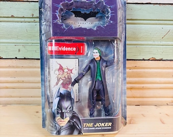 Figurine articulée du Joker avec preuves d'une scène de crime