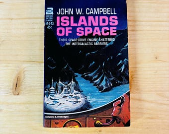 Islands of Space autorstwa Johna W Campbella Książka w miękkiej oprawie