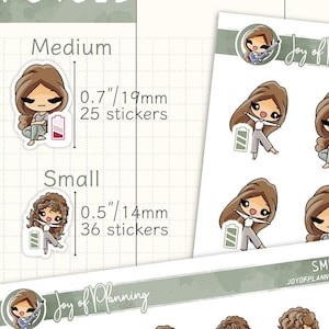 Könnte beinhalten: Ein Set mit 36 kleinen und 25 mittelgroßen Aufklebern, die eine Comic-Frau mit braunen Haaren in verschiedenen Posen zeigen. Die Aufkleber befinden sich auf einem weißen Hintergrund mit dem Text "Joy of Planning" und "SMP04015". Die Aufkleber sind 1,27 cm (14 mm) und 1,78 cm (19 mm) groß.