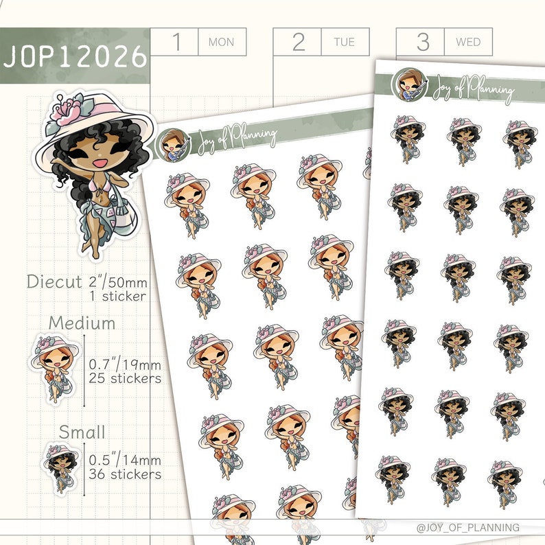 Pu&ograve; includere: Un foglio di adesivi con un'illustrazione di una donna dei cartoni animati che indossa un cappello rosa e bianco e un vestito bianco. Gli adesivi sono disponibili in tre dimensioni: 5 cm, 1,9 cm e 1,4 cm. Il testo "JOP12026" e "Joy of Planning" &egrave; incluso anche sul foglio.
