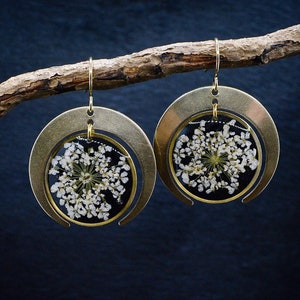 Queen Anne’s lace crescent moon dangle earrings, boho style, brass chic, preserved flowers,pretty nature, gift for her