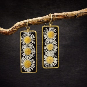 Daisy earrings /daisy dangle earrings /real flower jewelry /botanical jewelry