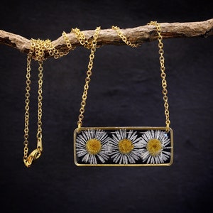 Daisy pendant/daisy bar necklace/real flower pendant/botanical necklace