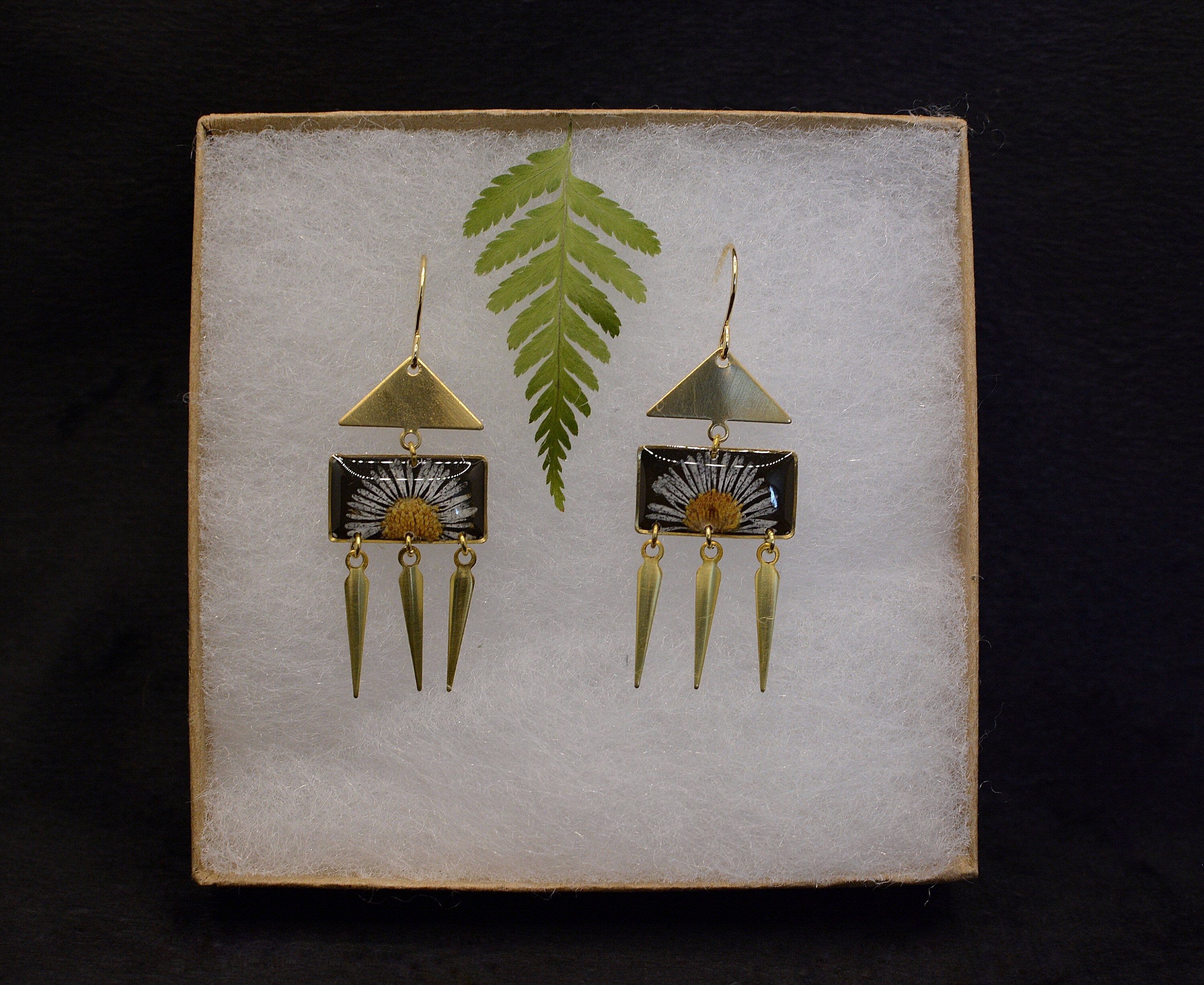 Daisy Earrings/dangle Earrings/nature Jewelry/botanical