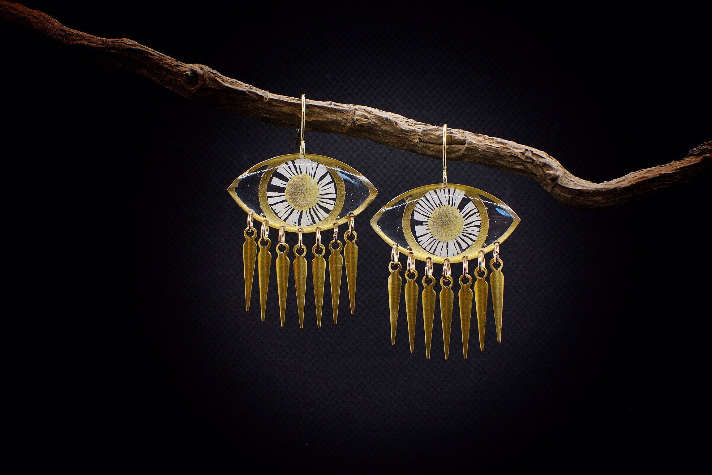 Daisy Eye Earrings/Real Flower Earrings/Pressed Art/Pressed Jewelry/Botanical Earrings/Boho Earrings/Aesthetic Jewelry/Nature/
