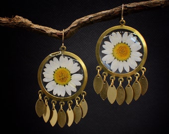 Real daisy dangle earrings, Valentines gift for her, nature jewelry, boho style, handmade jewelry, daisy earrings, botanical earrings,