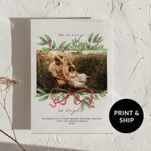 Cartes de Noël personnalisées Be Merry Be Bright, cartes de Noël de famille verdure 2025, modèle photo de vacances unique, paquet de cartes de joyeux Noël
