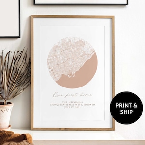 Carte souvenir personnalisée rose, cadeau affiche de la première maison, carte de la première maison personnalisable, cadeau de pendaison de crémaillère, impression de la première carte de la maison, art mural carte