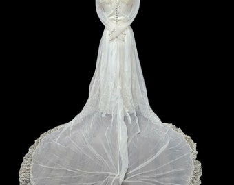 Vintage 1930-1940 Satin and Tulle Wedding dress with train size small