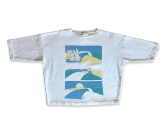 8-10years kids retro white short sleeve crewneck with cartoon bunnies running off into the sunset