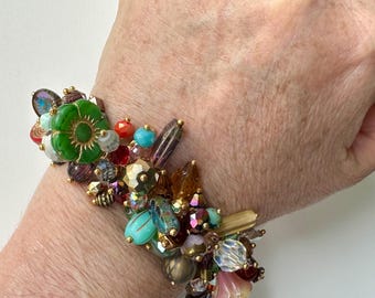 ¡Pulsera con racimo de colores caleidoscópicos!