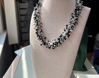 ¡Todo ese glamour!: Gargantilla con racimo de cuentas de cristal y vidrio