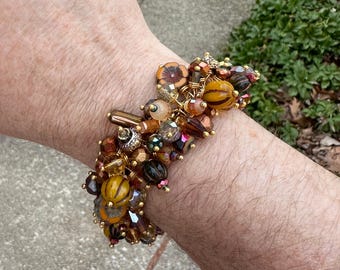 Pulsera de cuentas de vidrio de color amarillo mostaza
